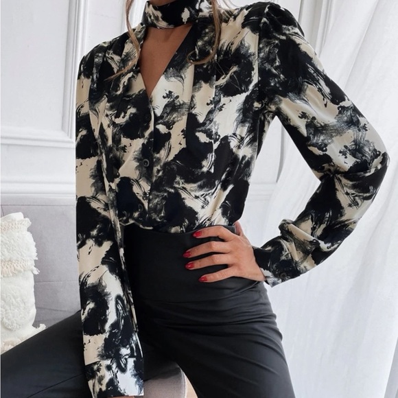 Neck tie blouse - Picture 2 of 3